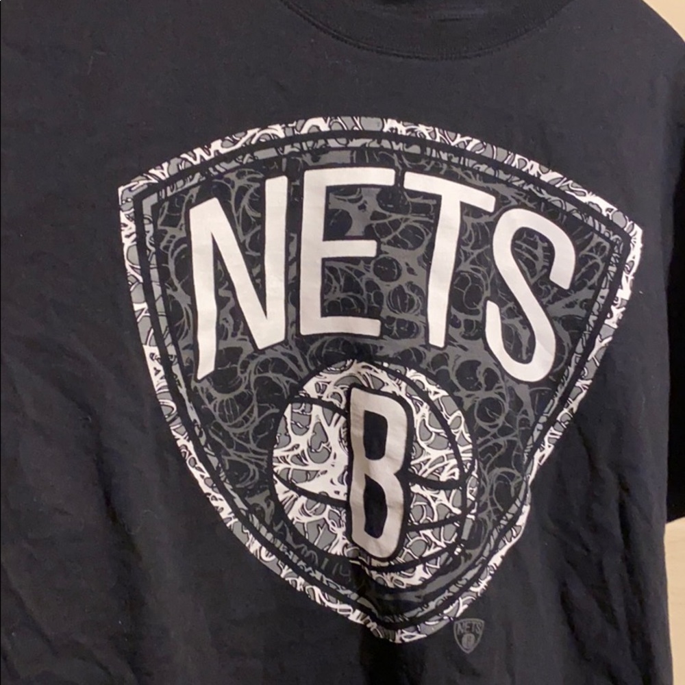 Black Brooklyn Nets shirt